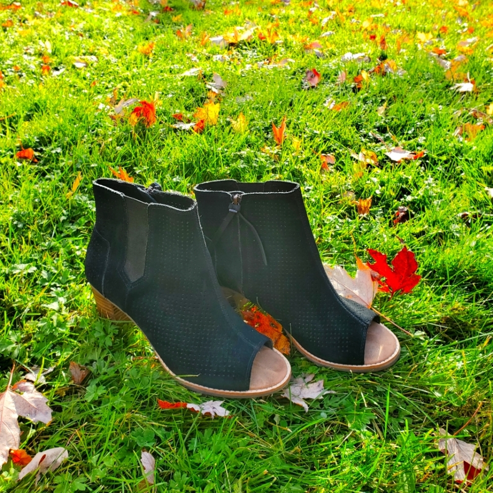 TOMS Majorca Peep Toe Stucco Heels Booties Size 7.5